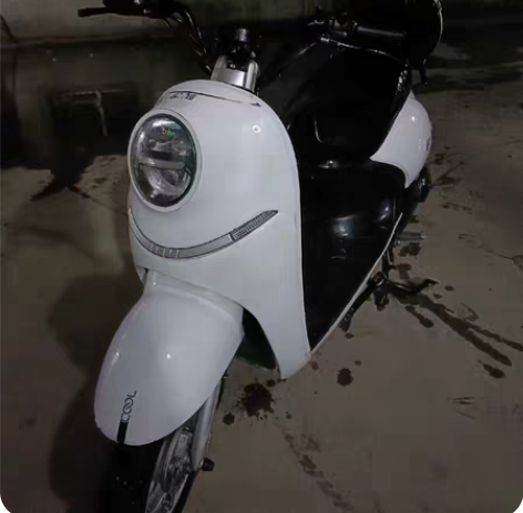 九成新电动车，骑了一年多，电瓶不错能骑几十...