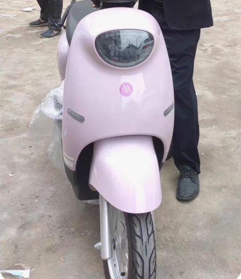 阿玛尼电动车，可骑三十多公里 感兴趣的话点...