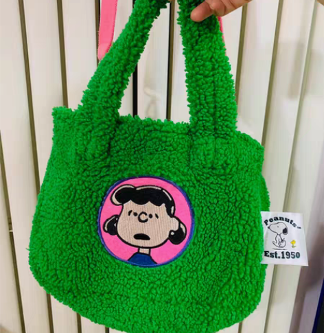 史努比毛绒刺绣斜挎包包 配色鲜艳 可爱 可...