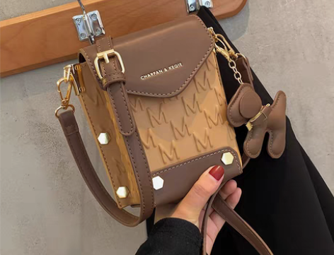 转卖放手机的小包包女2022新款斜挎包百搭...