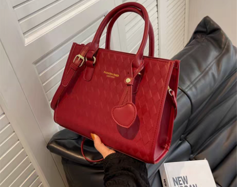 转卖婚包高级感斜挎包包女大容量2022新款...