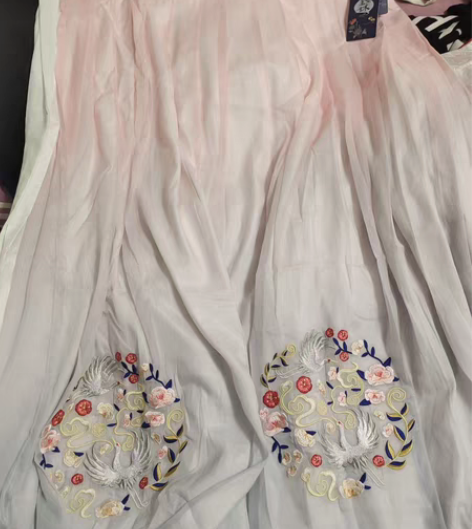 衣长约100cm 轻微穿着痕迹 公主病绕行...