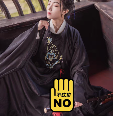 转卖秋冬季日常非古装m码，和s码仅试圆领袍...