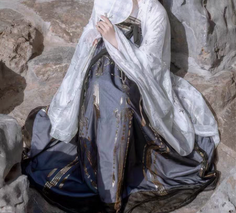 艺缕汉服  全新仅试穿 舍断离！！一整套的...