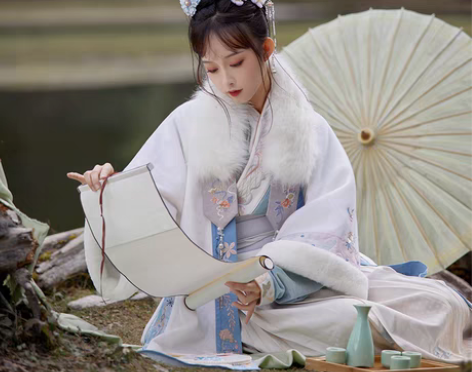 转卖七月夕 风眠 宋制加绒呢子对襟绣花褙子...