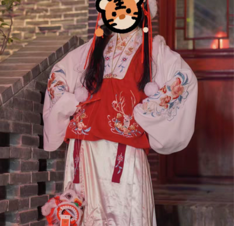 包邮耀春林间鹿汉服新年 仅穿一次～S码 爽快送虎头帽，如果还...