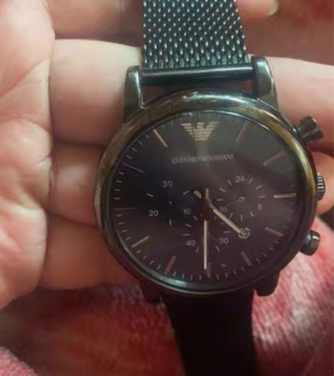 包邮正品阿玛尼手表表盘磕了一点屏幕有细微划...