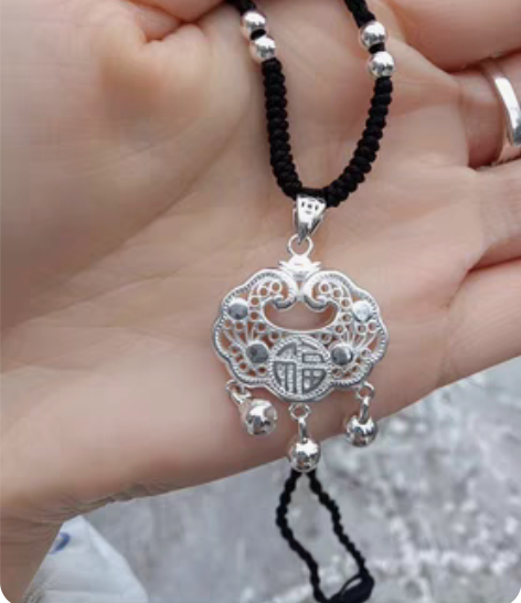 平安锁 银色 合金款 仅拍照带过一次 博主...