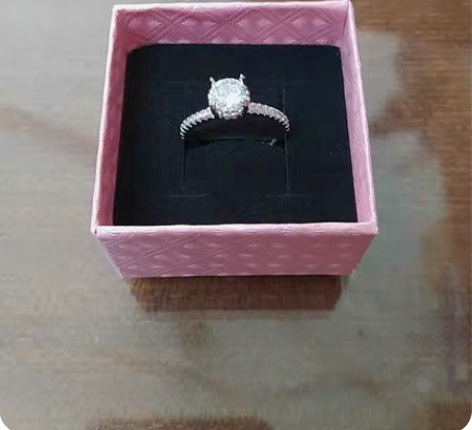 包邮全新 纯银镶嵌两克拉四爪大钻戒女神佩戴...