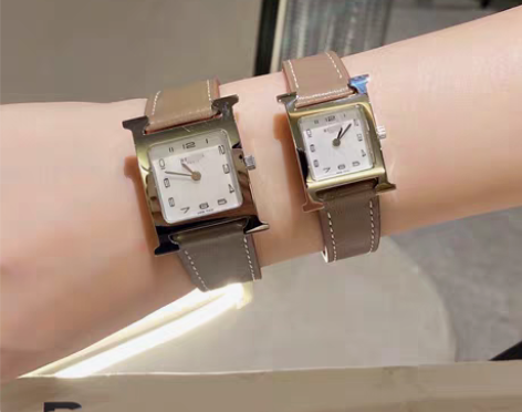 包邮大象灰H形女士气质手表腕表 尺寸：中号...