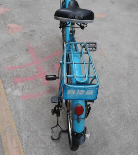 闲置电动自行车，控制器坏了连电池一起拆了，...