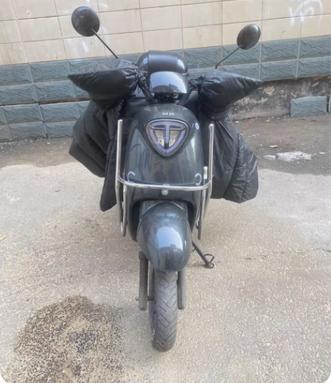 台铃 72-20的电动车 六块电池脚下四块...