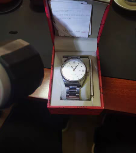 包邮罗西尼5577手表男士表。表盘42。石...