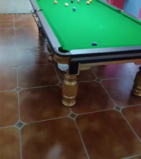 台球桌一共4个 金腿 银腿都有随时随地可以...