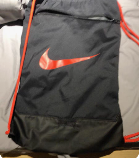 nike篮球包 低价出 99新 感兴趣的话...