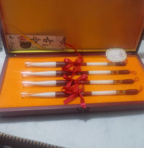 泾县松鹤轩制笔 大白鹤，春兰，有一支有裂痕...