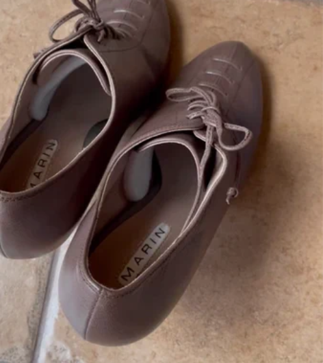 全新短靴，朋友送的，没穿过，不穿高跟鞋，5...