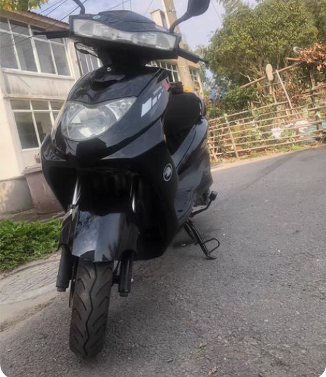 踏板125摩托车雅马哈迅鹰车很新实表才跑了...