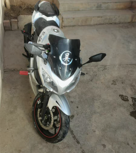 迅龙牌摩托车 国四电喷车 200cc国际六...