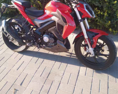 贝纳利150小迅龙，20年1月份，手续齐全...