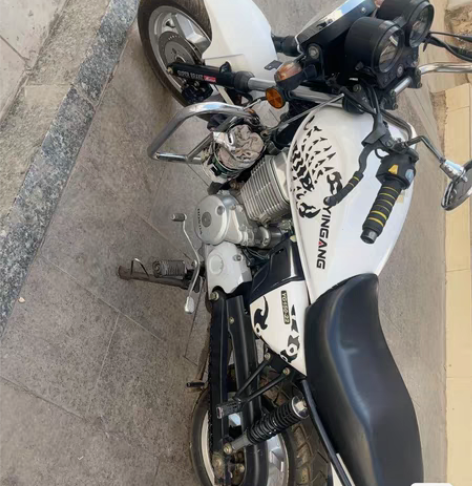 用不上了，转让16年银钢迷你150摩托车。...