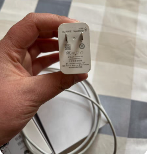 个人自用，手机卖了华为nova 5s充电器...