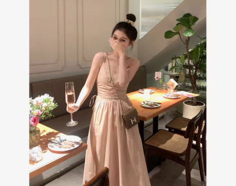 在逃公主显瘦连衣裙女2023春夏新款中长款...