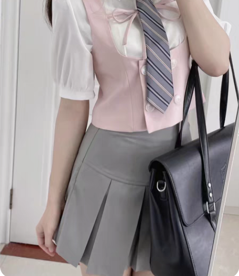 包邮乌龙女校辣妹套装全新未拆封  标价包括...