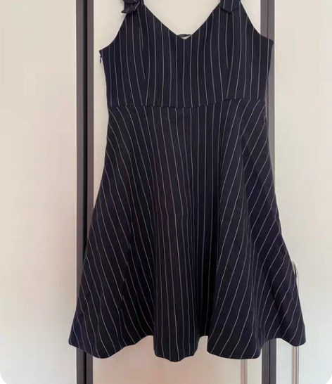 包邮拉夏贝尔背带裙，全新带吊牌，165码 ...