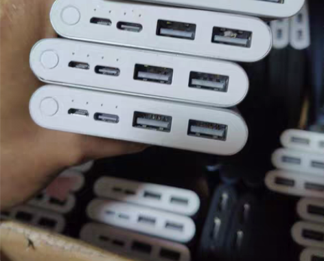 包邮小米移动电源3，10000mAh 如图...