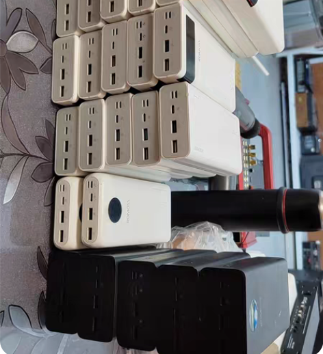 单位出来一批充电宝，正品罗马仕牌子，都可以...