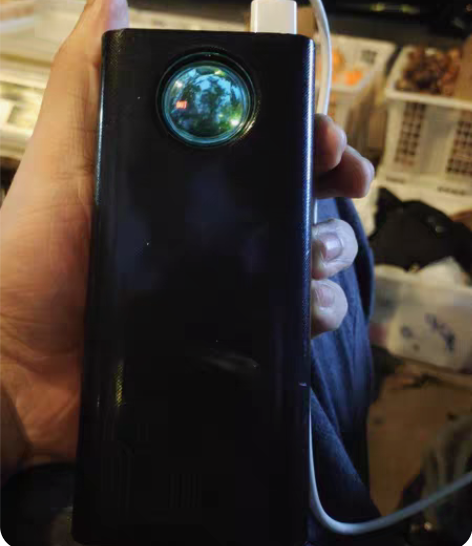 倍思3w毫安充电宝成色8新,红色那一排用不...