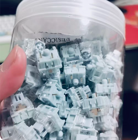 ttc月白轴v2，82颗，刚买来，没怎么用...