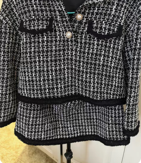 千鸟格小香风套装，购于淘宝，质量很硬，全部...