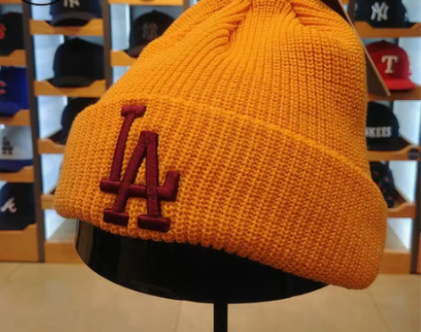 转卖MLB正品冬季道奇队LA字母刺绣男女芥...