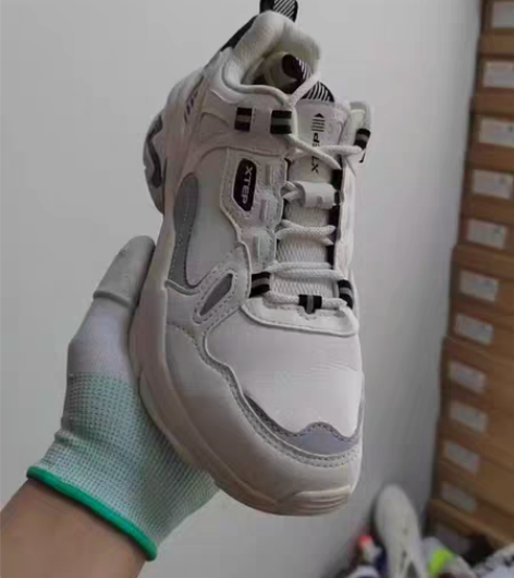 包邮全新39码男慢跑鞋，秋冬款皮面 保证正...