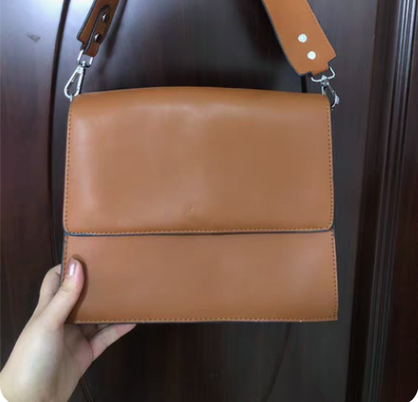 包邮信封包 实体店入手的 焦糖色 很好搭衣...