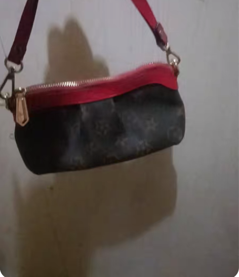 品牌小包，真皮，买了基本没用过，200多元...