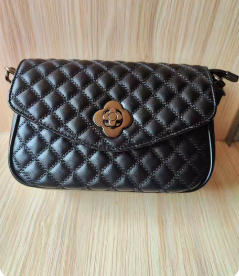 包邮全新真皮女包，牛皮的，超级好看，家里包...