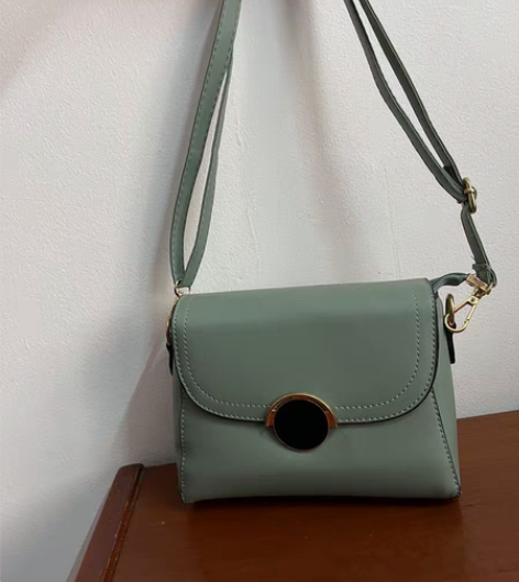 包邮全新 斜挎包包 只有一个 没用过,太多...