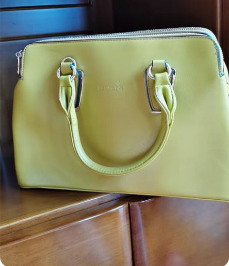 包邮明黄色袋鼠手拎包。专卖店购入。牛皮。 ...