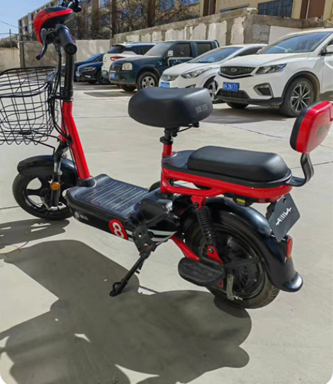 出爱玛电动车，成色完好。配件齐全！ 感兴趣...