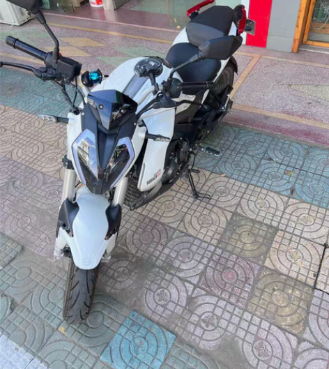 贝纳利小迅龙150s  白色 1手户 21...