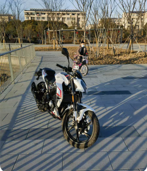 22年12月上牌的贝纳利小迅龙150S，目...