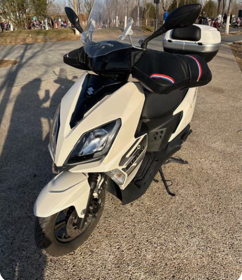 2020款铃木UY125踏板摩托车，没有任...