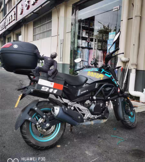 春风狒狒125，改装件齐全，想换踏车，射灯...