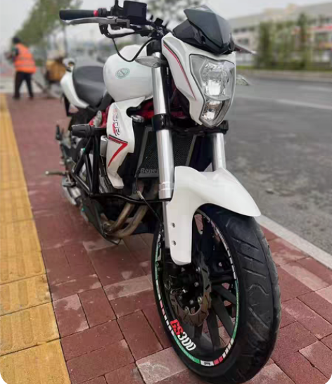精品贝纳利黄龙300、机器非常好！手续齐全...