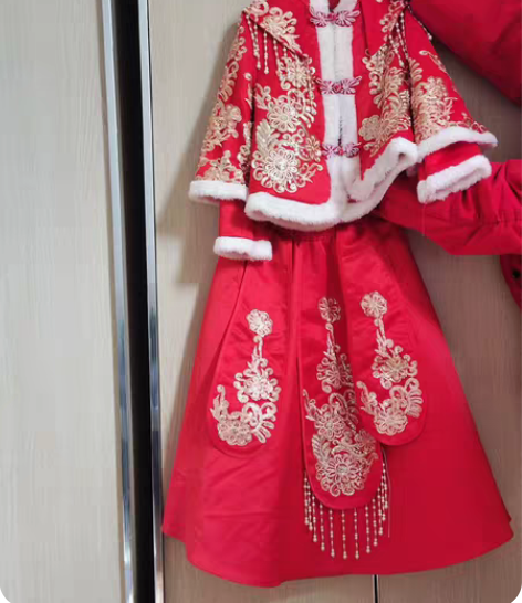 包邮拜年服，女童汉服，加棉的。过年买来就穿...