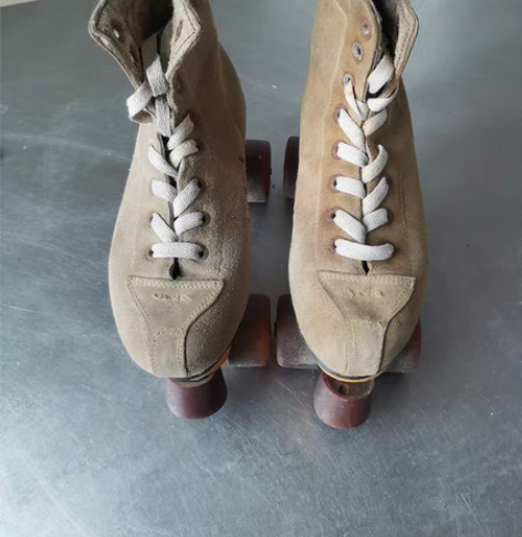 闲置双排旱冰鞋一双39码有需要的拿走 感兴...