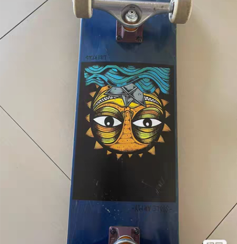 DBH专业滑板 几乎全新 专业板 3月份878云买的 老板给... DBH专业滑板 几乎全新 专业板 3月份878云买的 老板给...